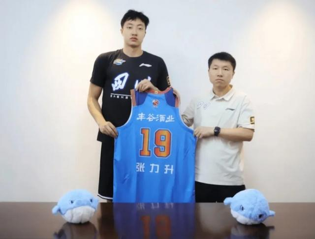 四川男篮转会期豪取连胜，志在CBA季后赛名次提升，形势明朗，赛季目标并未改变的简单介绍